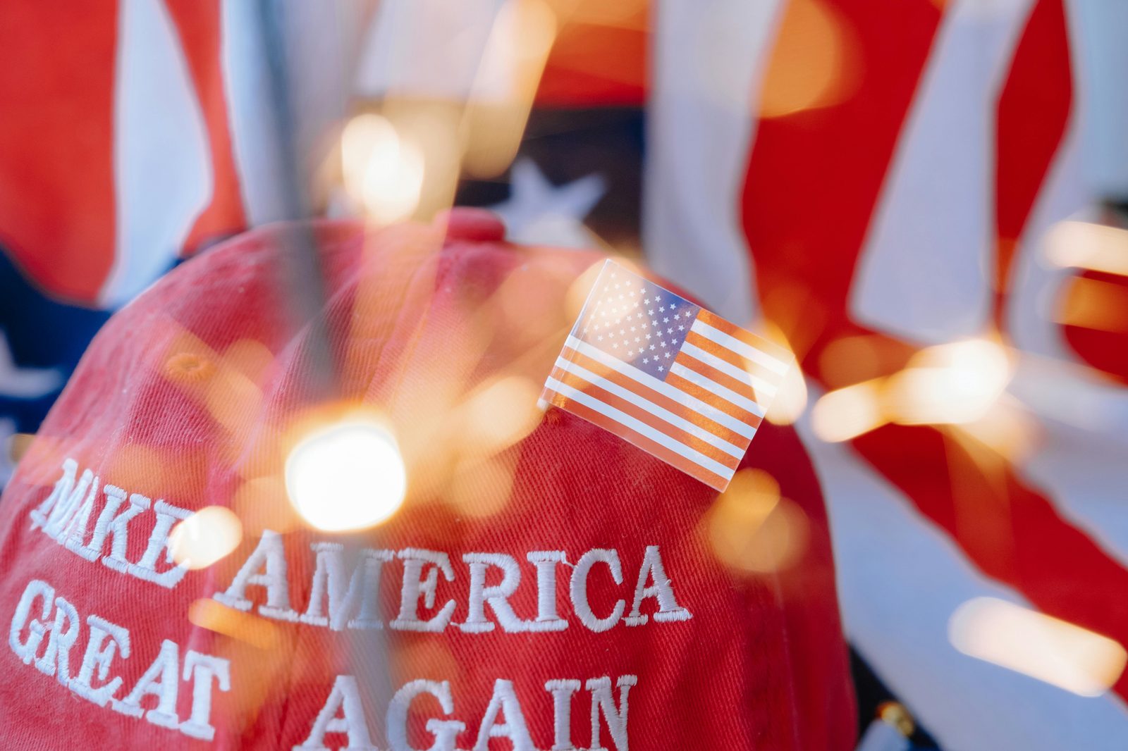 Warren Trump caps intereses: alerta mercado financiero
