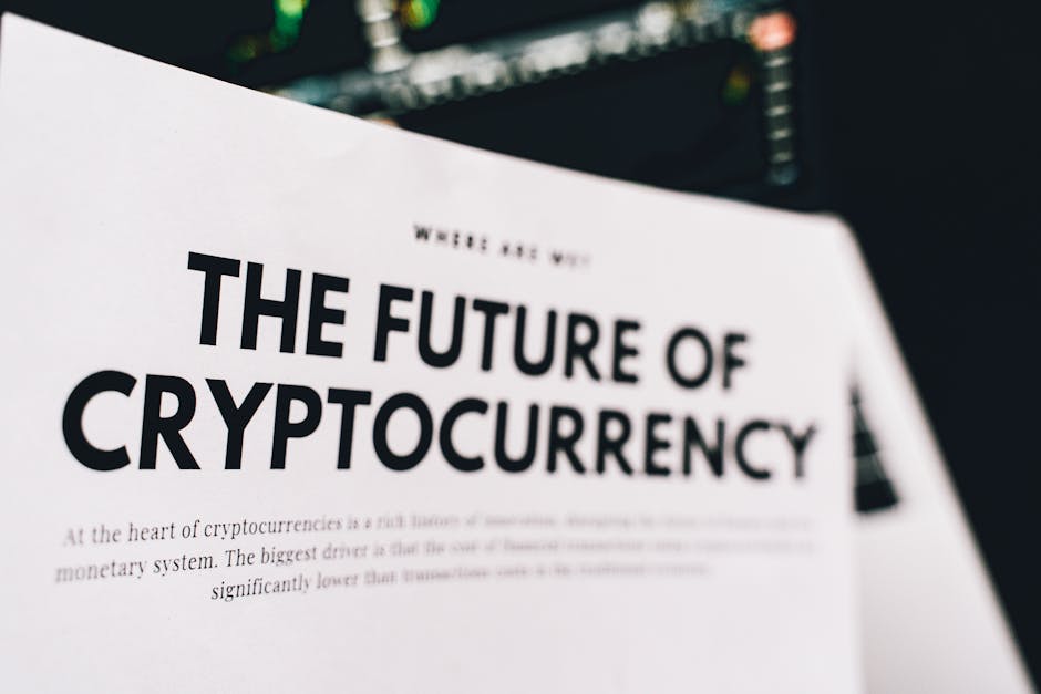 Una página de revista con el titular THE FUTURE OF CRYPTOCURRENCY y un fondo oscuro con gráficos financieros borrosos